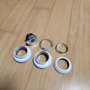 화이트 컴포넌트(헤드셋, 스페이서, 스템)