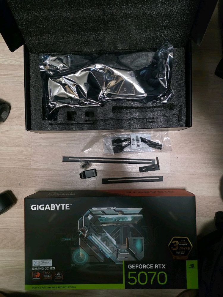 기가바이트 RTX5070 Gaming OC팝니다--6