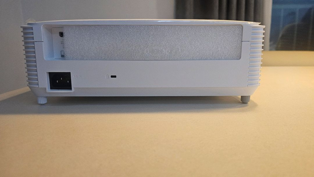 옵토마 HT40ST-4K 4200안시 풀HD 단초점빔프로젝터--3