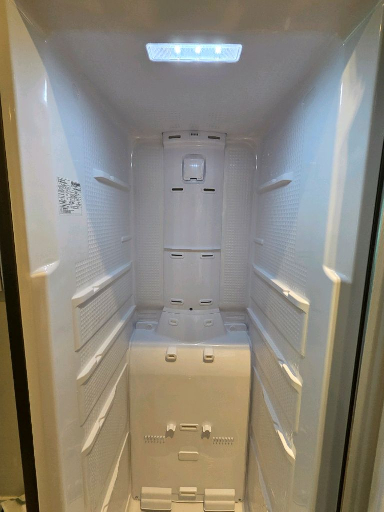 삼성 김치냉장고 M7000 RQ28M6100S8--1