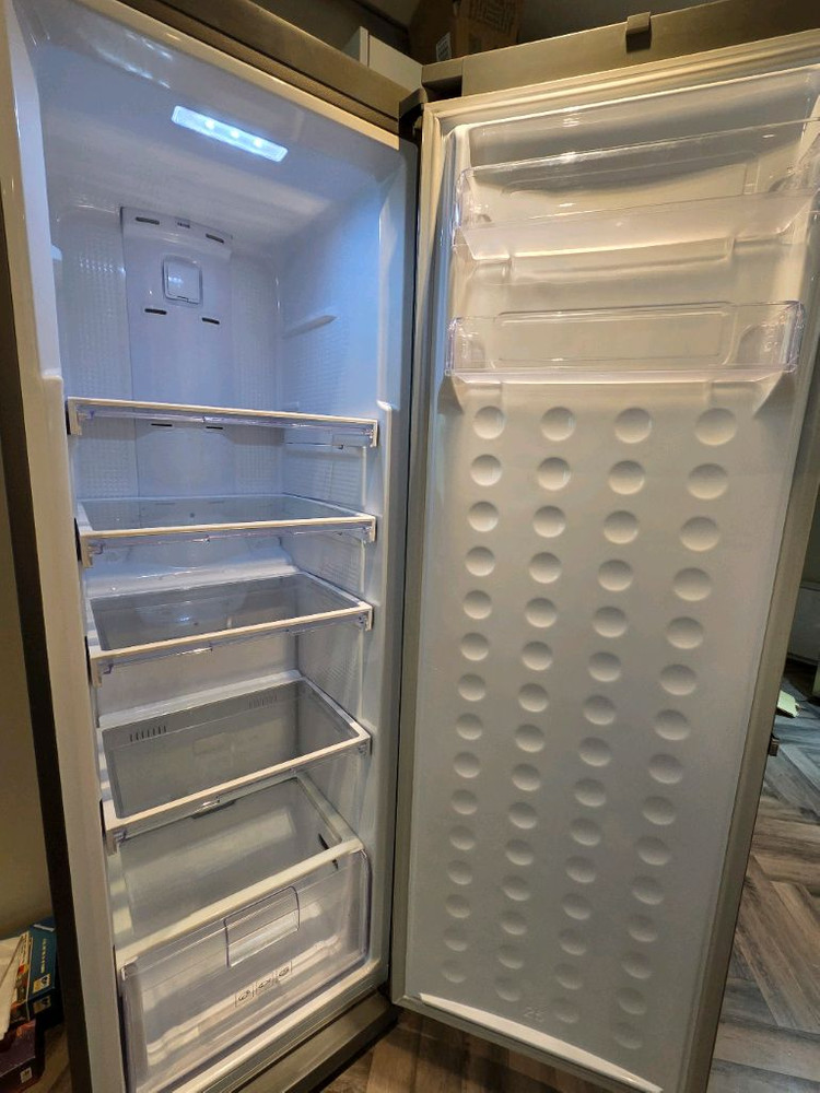 삼성 김치냉장고 M7000 RQ28M6100S8--3