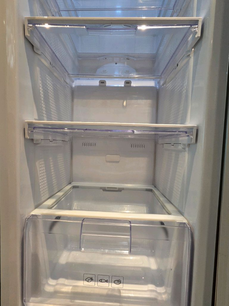 삼성 김치냉장고 M7000 RQ28M6100S8--4