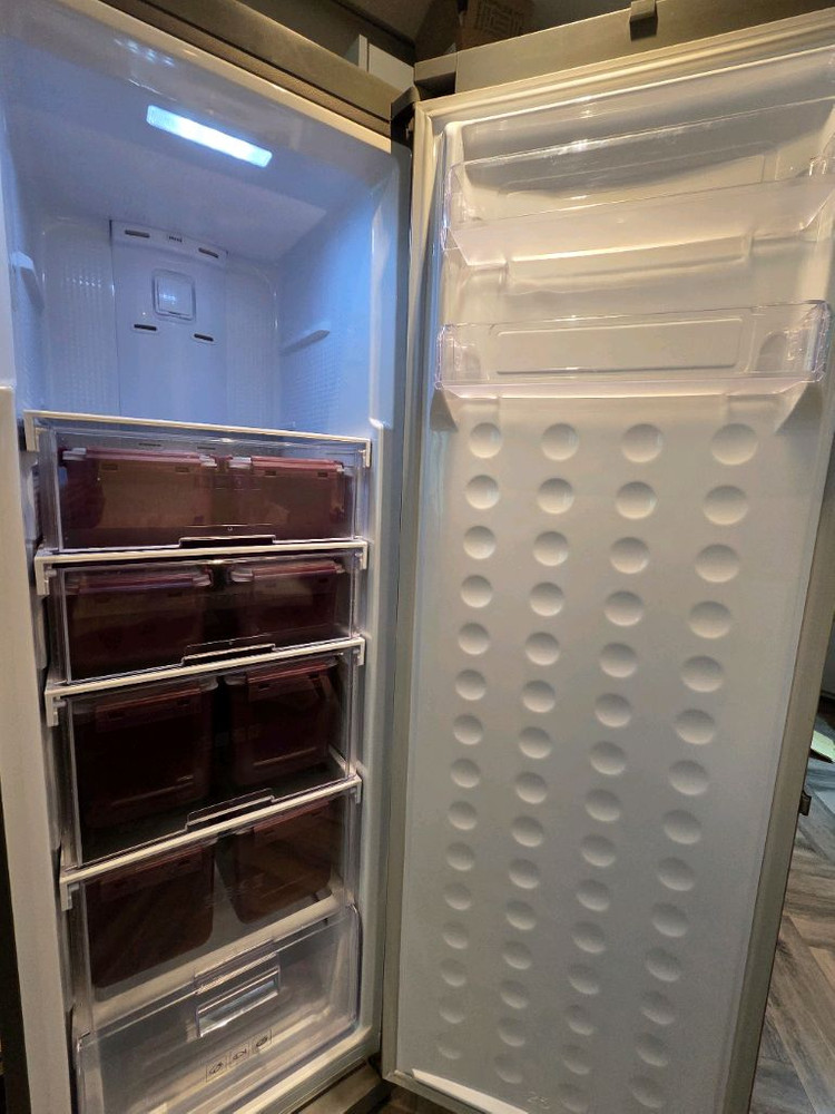 삼성 김치냉장고 M7000 RQ28M6100S8--7