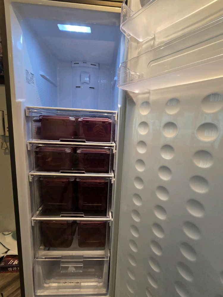삼성 김치냉장고 M7000 RQ28M6100S8--8