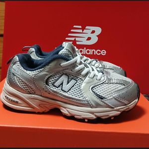 뉴발란스키즈 530 185사이즈 운동화