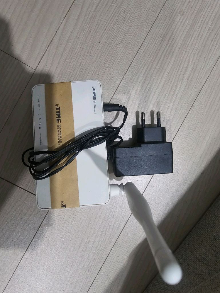 아이피타임 공유기 스위칭허브 2개--1