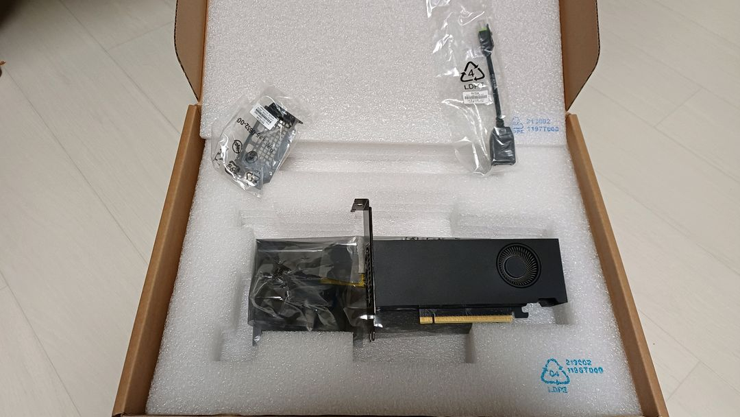 NVIDIA Quadro RTX 4000 SFF Ada Generation D6 20GB (병행수입)--3