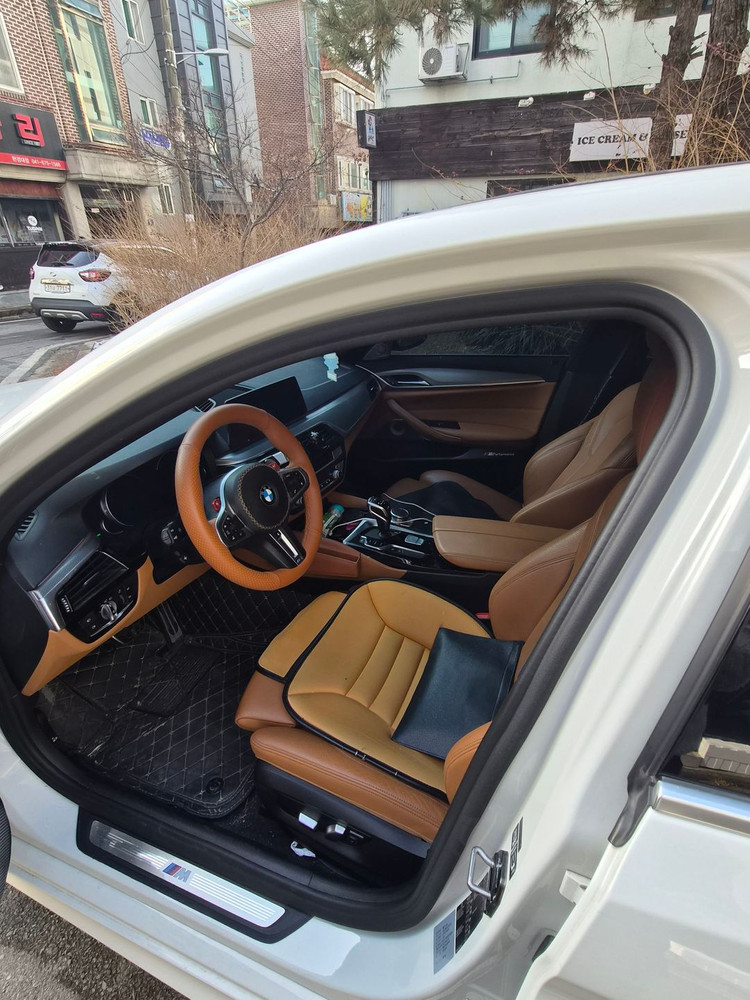 2018년식 BMW 520d 96000k 화이트 꼬냑시트 파라요--2