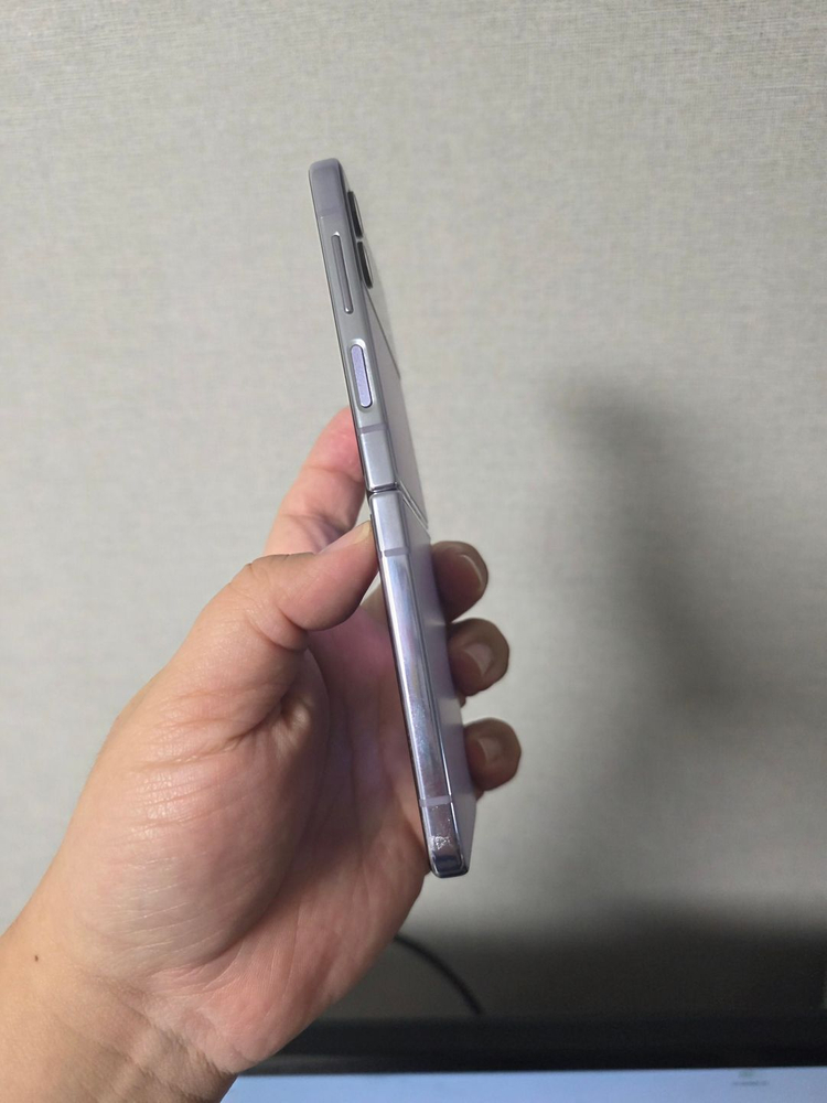 갤럭시 Z플립4 라벤더 256기가 A급 팝니다--1