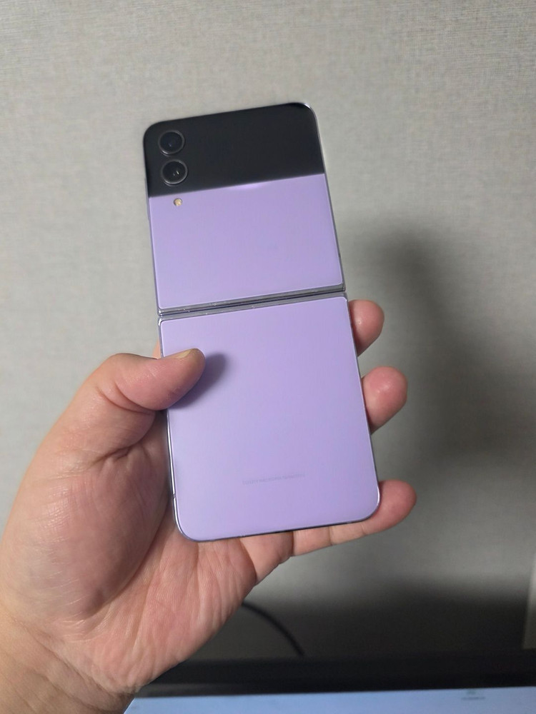 갤럭시 Z플립4 라벤더 256기가 A급 팝니다--2