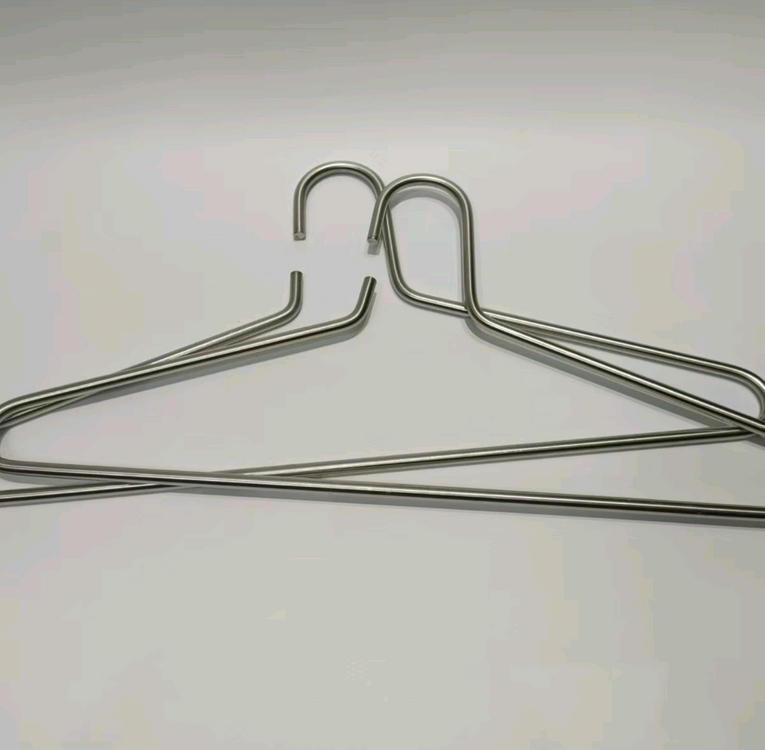 역대 가장 두꺼운 304통스텐 일체형 옷걸이 10개--1