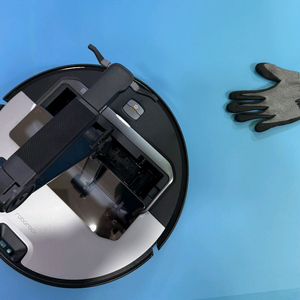 로보락 Saros Z70 로봇청소기 실버 / 로봇팔 탑재 최상급 상태