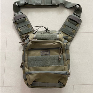 맥포스 가넷 슬링백 팝니다. 이미지