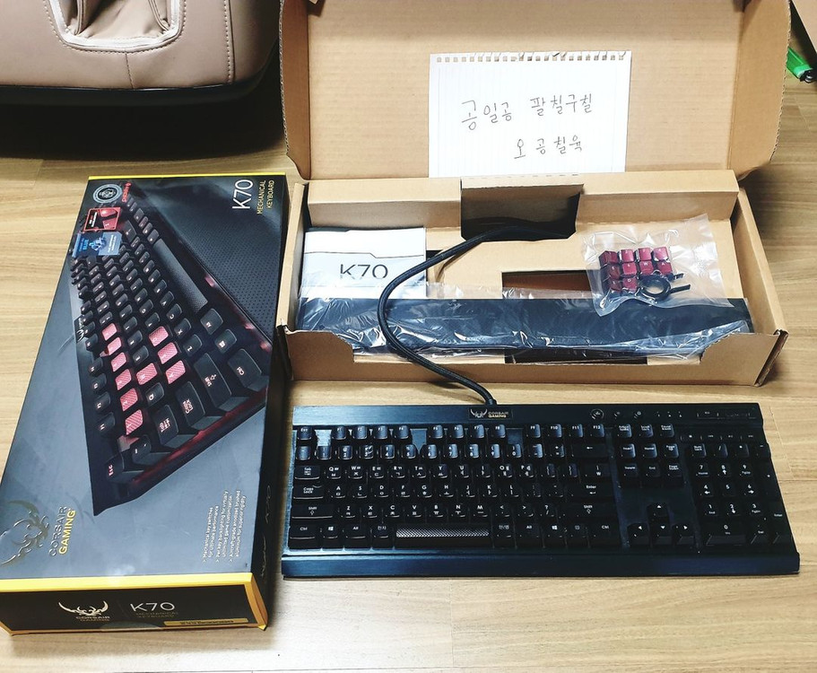 커세어k70 명품 청축키보드 풀셋트 싸게팝니다. 이미지