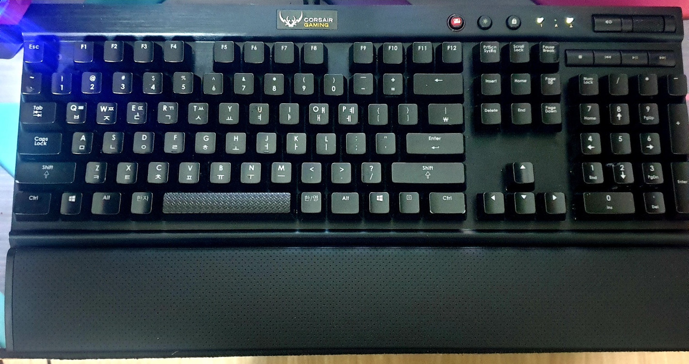 커세어k70 명품 청축키보드 풀셋트 싸게팝니다. 이미지