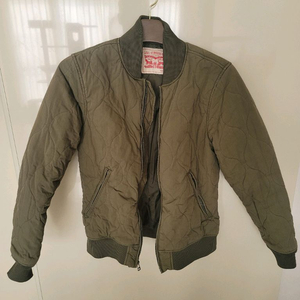 리바이스 퀄팅 카키 자켓 중간두께 S95정사이즈 상태굿