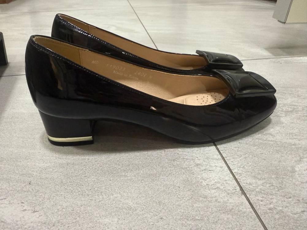 탠디 여성 펌프스 애나멜 블랙 구두 240사이즈 이미지