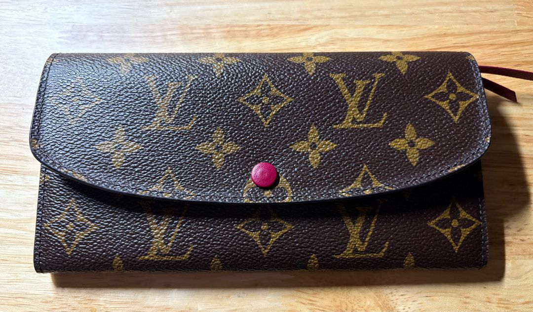 루이비통 에밀리 장지갑--1