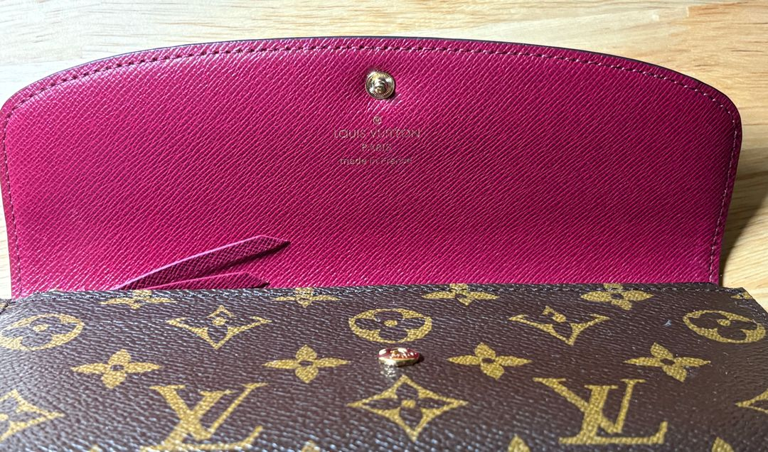 루이비통 에밀리 장지갑--4
