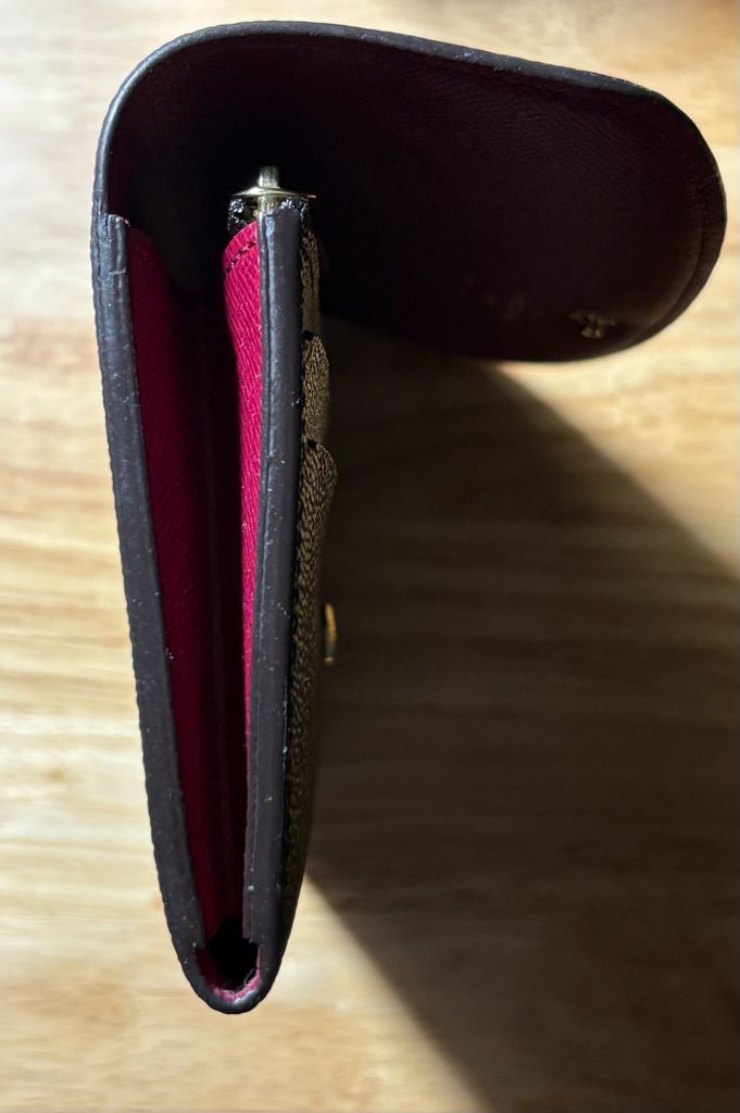 루이비통 에밀리 장지갑--5