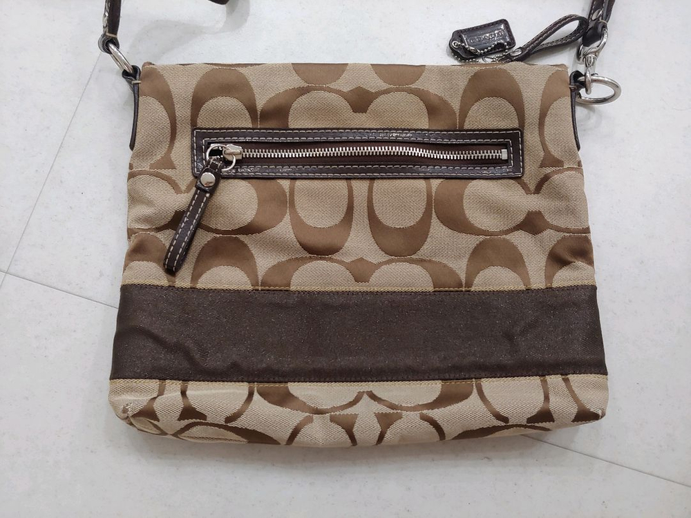 코치 크로스백--1