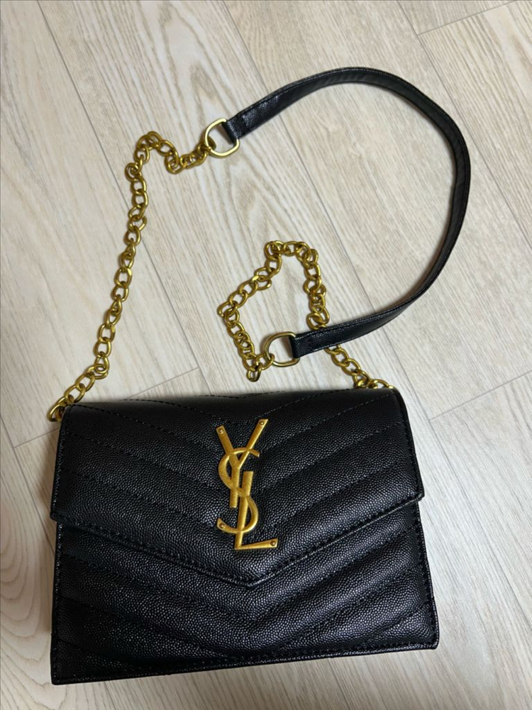 생로랑 크로스백(사기꾼 바로신고함)--2