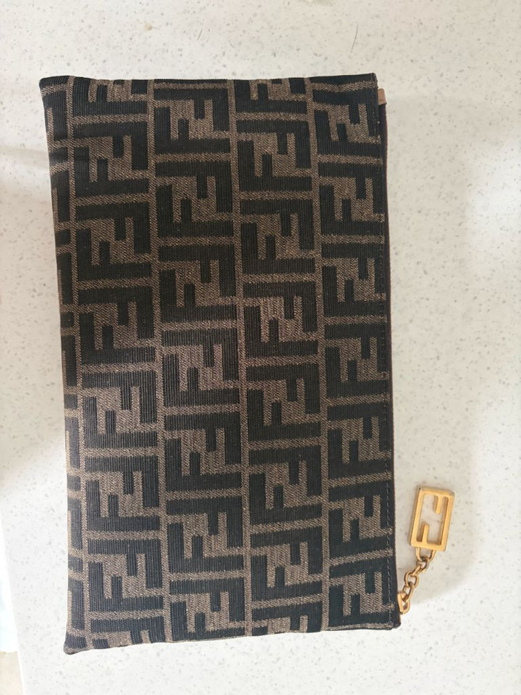 펜디 FF로고 클러치 a급 쿨거 가격조정 최대한 맞춰드려용--1