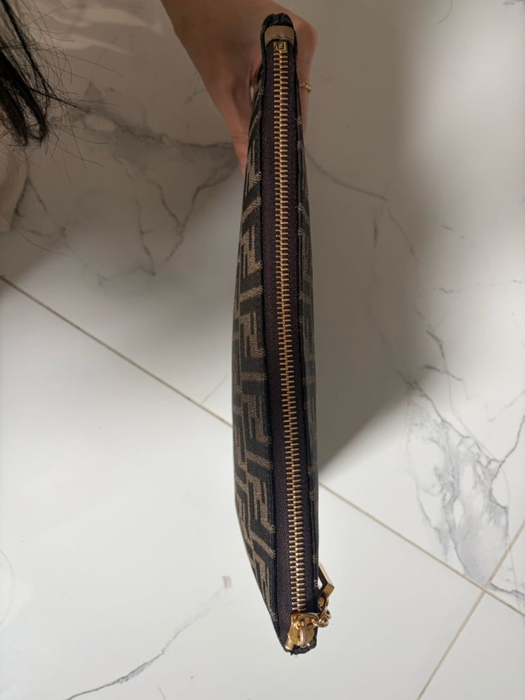 펜디 FF로고 클러치 a급 쿨거 가격조정 최대한 맞춰드려용--5