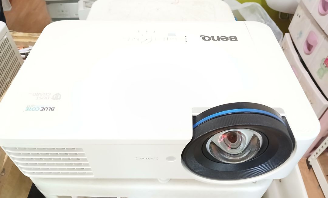 벤큐 단초점 레이저빔프로젝터 LW820ST--0