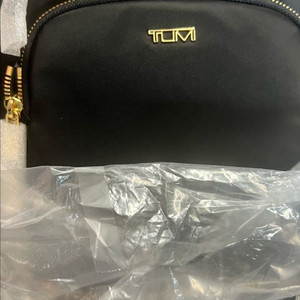 투미 보야져 셀리나 백팩 블랙 색상입니다새 제품이고요, 수납 공간이