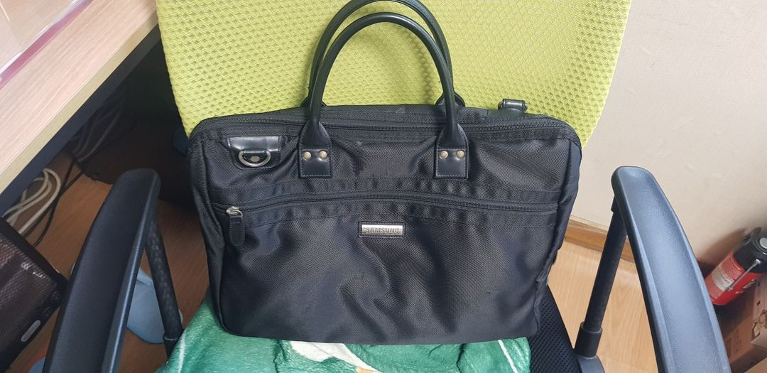 삼성, 엘지, 레노버 , 빨간색 노트북 가방 15.6인치--0