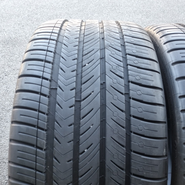 275 30 20 미쉐린 ps 올시즌4 중고 타이어 2짝 판매합니다 이미지