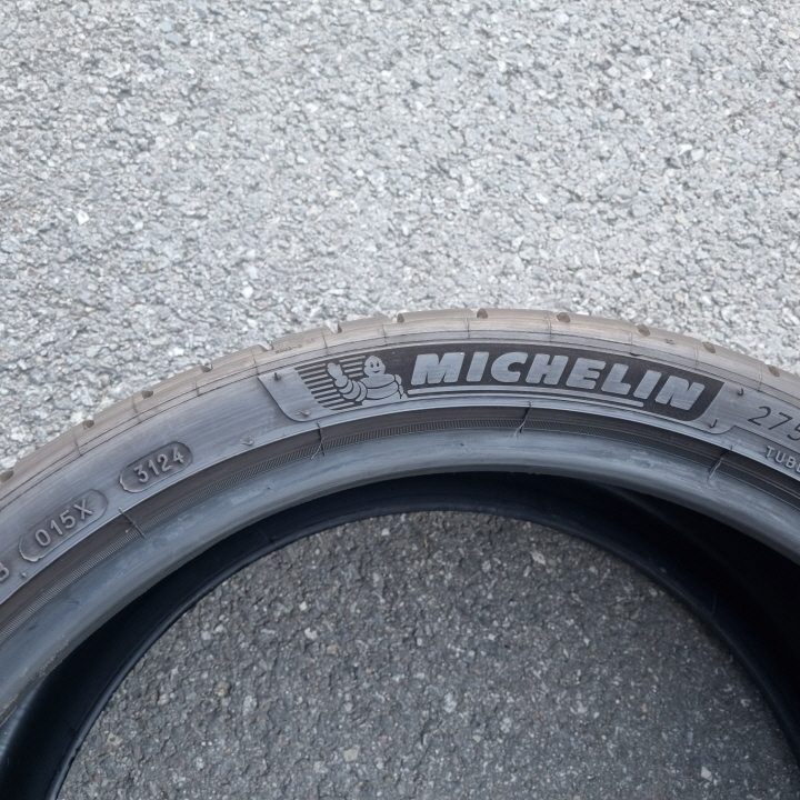 275 30 20 미쉐린 ps 올시즌4 중고 타이어 2짝 판매합니다 이미지