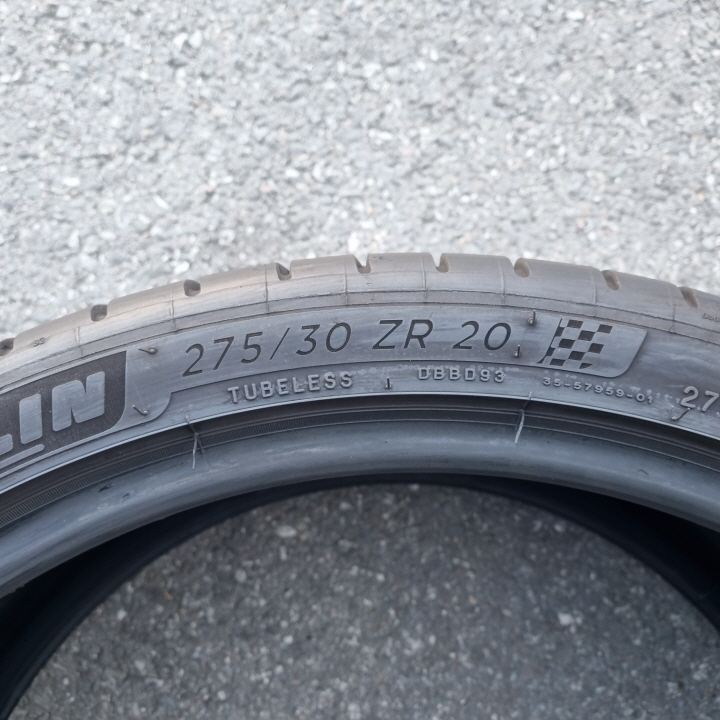 275 30 20 미쉐린 ps 올시즌4 중고 타이어 2짝 판매합니다 이미지