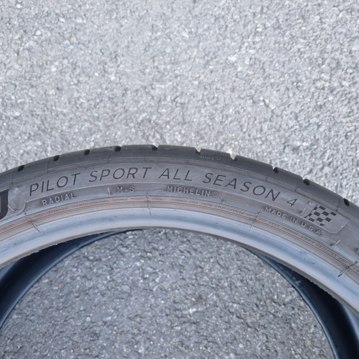 275 30 20 미쉐린 ps 올시즌4 중고 타이어 2짝 판매합니다 이미지