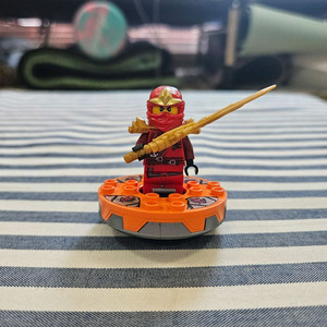 레고 닌자고 ZX 카이 + 스피너, 황금 무기 이미지