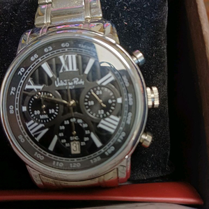 남성발롄티노시계. 개봉하고 사용.안햇고. AS션타 보내어. 배터리 교체해야함