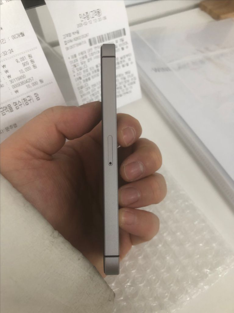 26.2.12순정정품SS급아이폰se1스페이스그레이128기가배터리100퍼 이미지