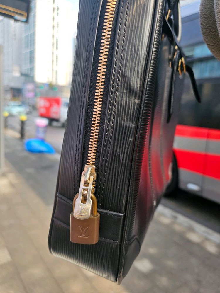 [정가110만원]루이비통 에피 포르트 도큐먼트 보야주 브리프케이스 서류가방 골프백 이미지