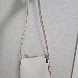 빈폴 화이트 숄더 크로스 가방