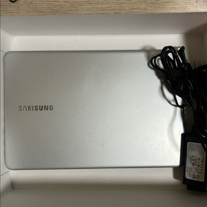 삼성전자 I3-8세대/DDR4 -8기가 15인치 경량 노트북 팝니다