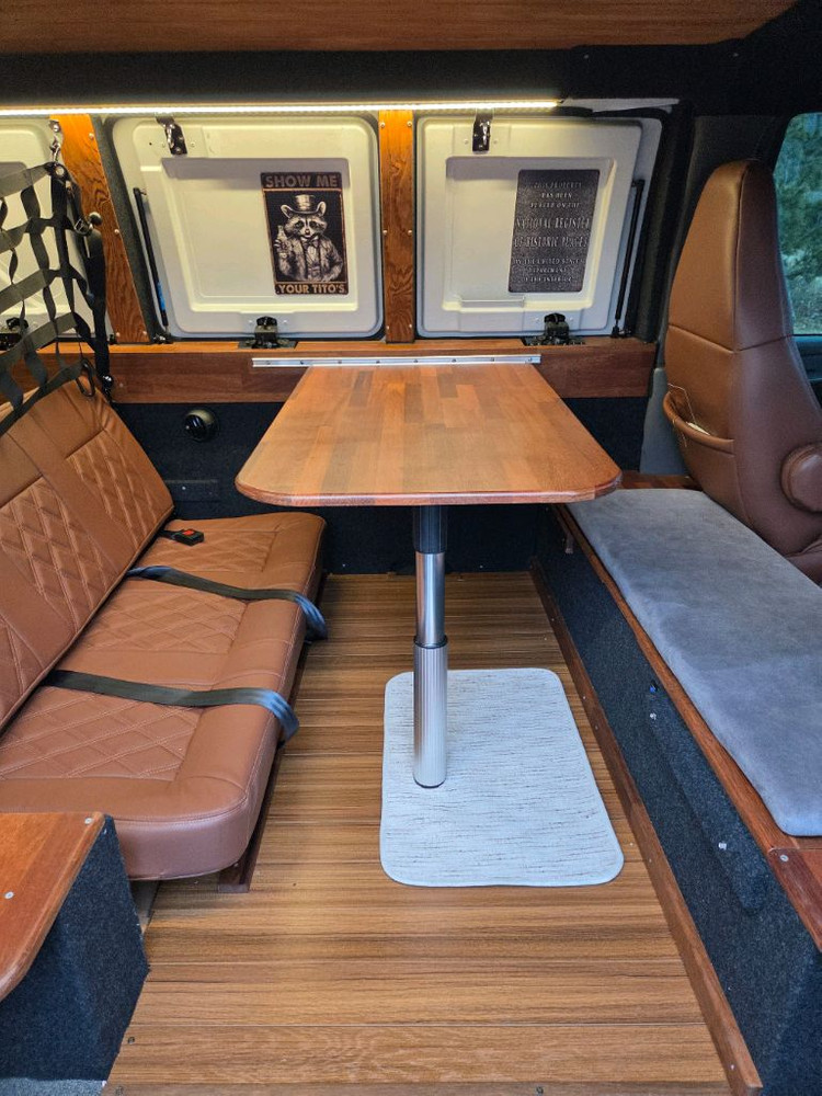 캠핑카 gmc. 사바나 로우밴 이미지