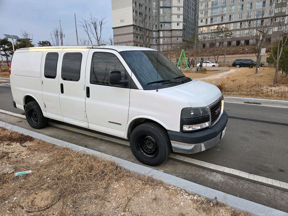 캠핑카 gmc. 사바나 로우밴 이미지