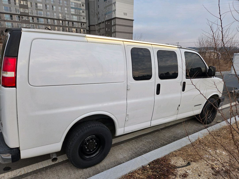 캠핑카 gmc. 사바나 로우밴 이미지