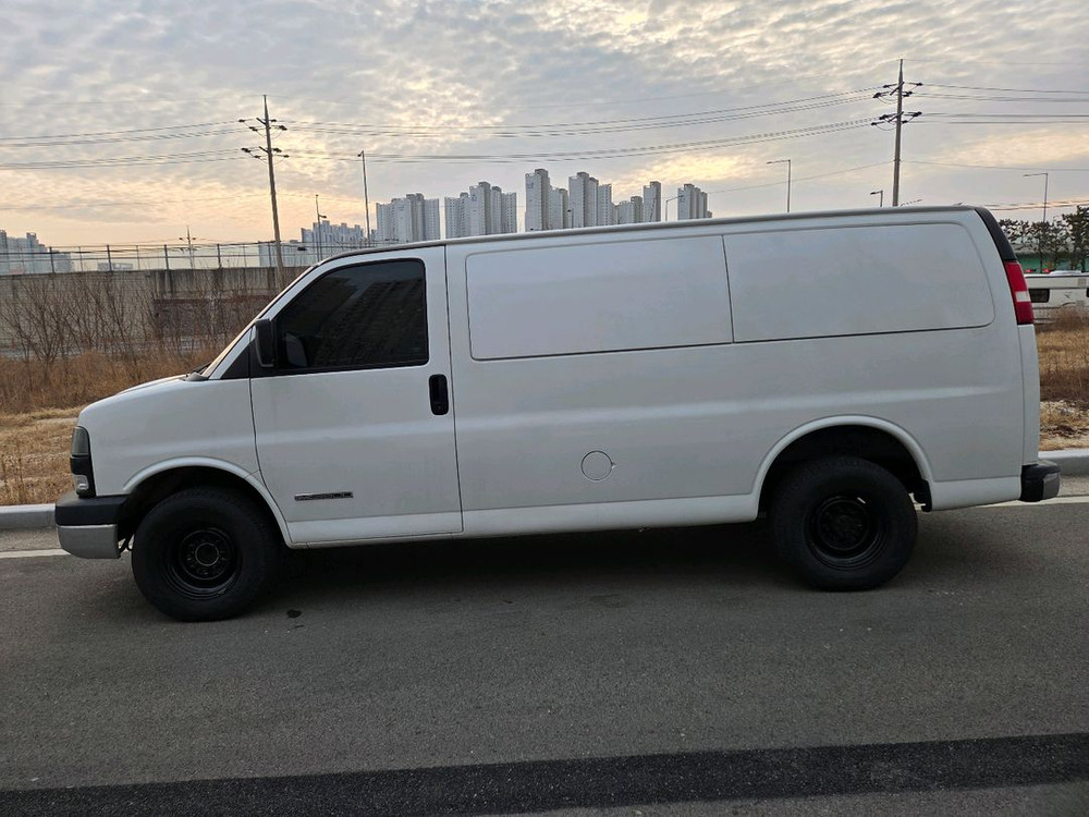 캠핑카 gmc. 사바나 로우밴 이미지