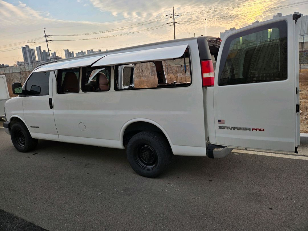 캠핑카 gmc. 사바나 로우밴 이미지