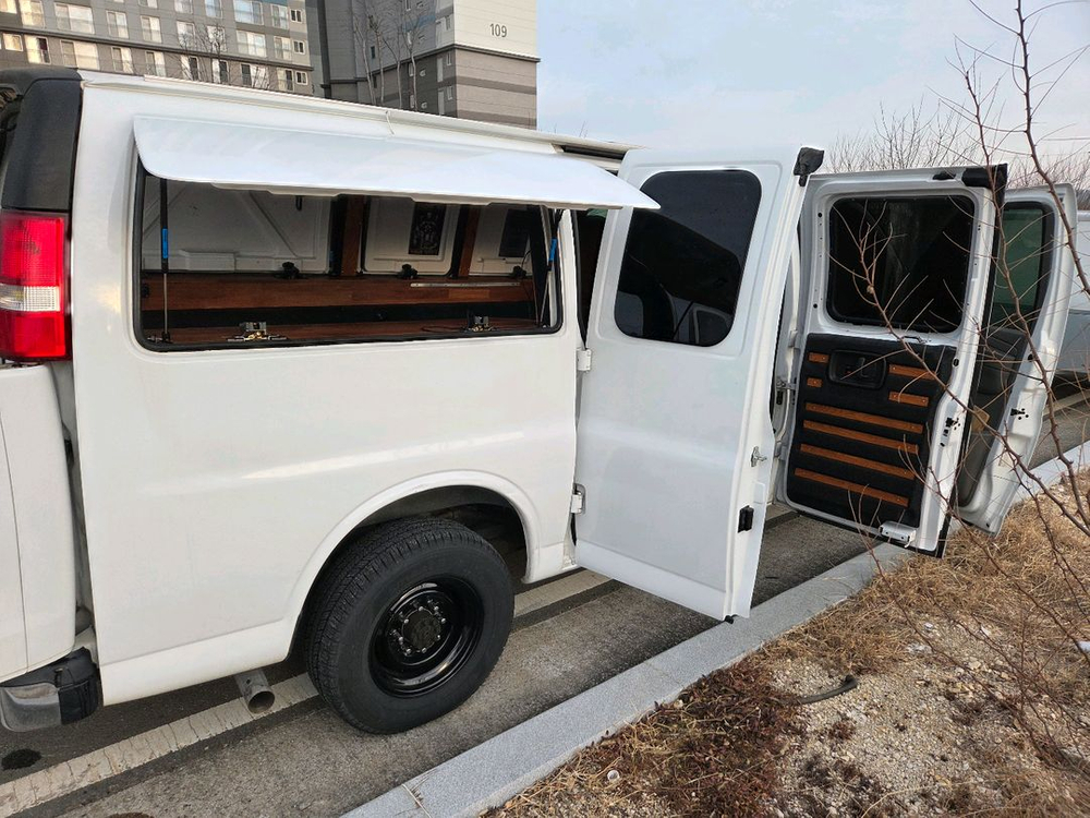 캠핑카 gmc. 사바나 로우밴 이미지