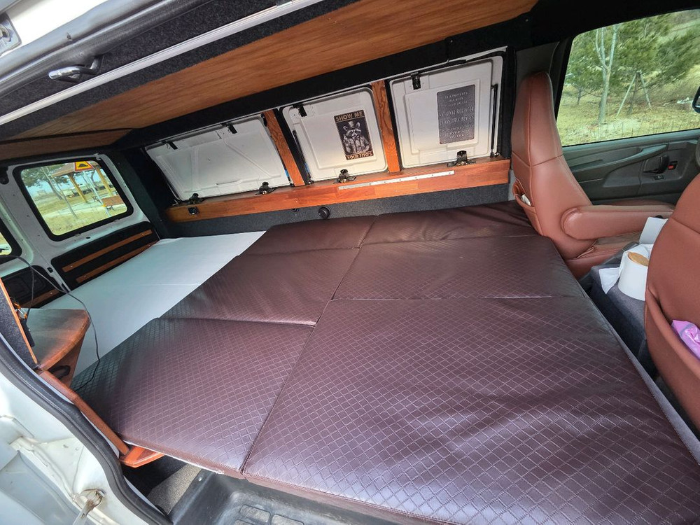 캠핑카 gmc. 사바나 로우밴 이미지