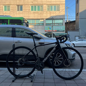 메리다 스컬트라 100D 로드 자전거 팝니다.