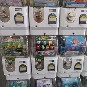 3단 가챠기계 캡슐뽑기기계 이미지